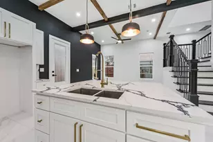 613 Melbourne St, Houston, TX 77022 - Photo 9