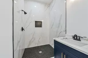 613 Melbourne St, Houston, TX 77022 - Photo 29