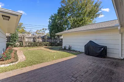 6162 Meadow Lake Lane, Houston, TX 77057 - Photo 29