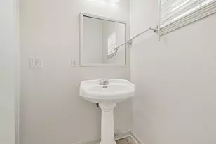 10535 Emnora Ln, Houston, TX 77043 - Photo 17