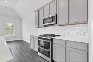 10329 S Goshawk Trl, Conroe, TX 77385 - Photo 11