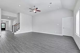 10329 S Goshawk Trl, Conroe, TX 77385 - Photo 17