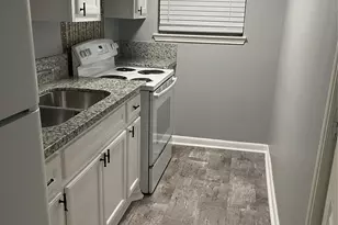 2721A Virginia St, Baytown, TX 77520 - Photo 3