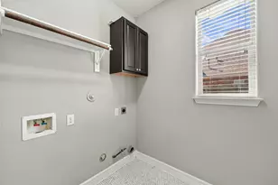 13911 Martinique Ln, Mont Belvieu, TX 77523 - Photo 29