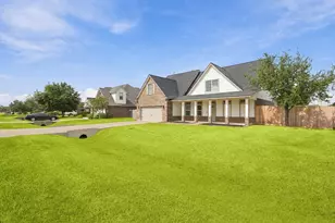 13911 Martinique Ln, Mont Belvieu, TX 77523 - Photo 3