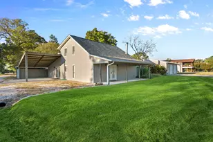 241 Bluff Dr, Livingston, TX 77351 - Photo 3