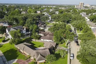 3711 Linkview Dr, Houston, TX 77025 - Photo 35