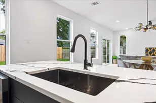 125 N Sidney St, Houston, TX 77003 - Photo 13