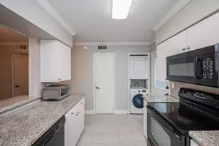 9015 Gaylord Dr, Hedwig Village, TX 77024 - Photo 9