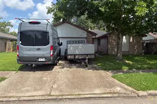 1127 W Brompton Dr, Pearland, TX 77584 - Photo 1