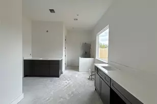 8029 Longridge Dr, Houston, TX 77055 - Photo 9