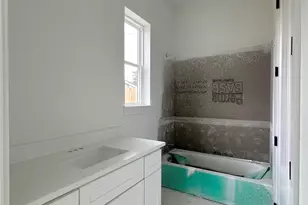 8029 Longridge Dr, Houston, TX 77055 - Photo 11
