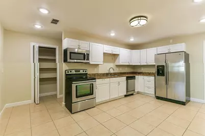 11 Lyncrest Drive, Galveston, TX 77550 - Photo 9