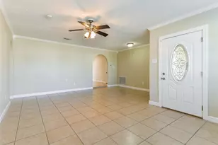 11 Lyncrest Dr, Galveston, TX 77550 - Photo 5