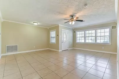 11 Lyncrest Drive, Galveston, TX 77550 - Photo 3