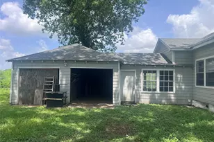 709 S Harrison Ln, Wharton, TX 77488 - Photo 13