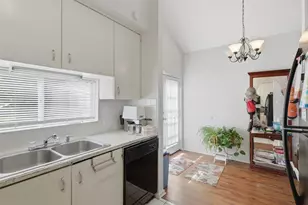 1621 & 1623 W Adoue St, Alvin, TX 77511 - Photo 11