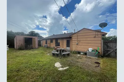 1900 W Gulf Street, Baytown, TX 77520 - Photo 5
