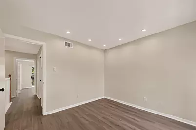 5056 Glenmont Drive, Houston, TX 77081 - Photo 17