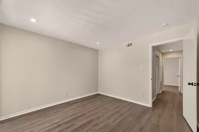 5056 Glenmont Drive, Houston, TX 77081 - Photo 23