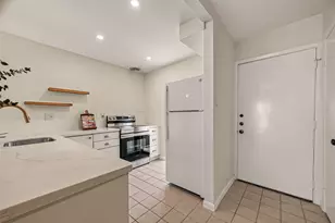 5056 Glenmont Dr, Houston, TX 77081 - Photo 5