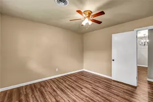 404 S 14th St, West Columbia, TX 77486 - Photo 33