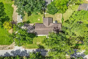 404 S 14th St, West Columbia, TX 77486 - Photo 11