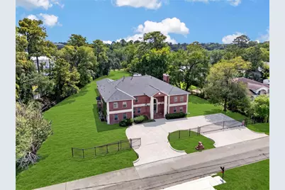 8438 Darlington Drive, Houston, TX 77028 - Photo 3