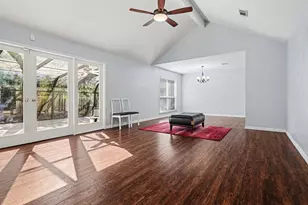 23 S Tallowberry Dr, The Woodlands, TX 77381 - Photo 5