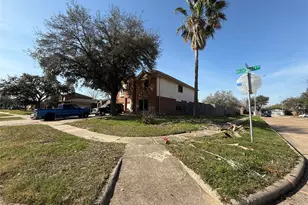 4702 Breckenridge Dr, Houston, TX 77066 - Photo 3