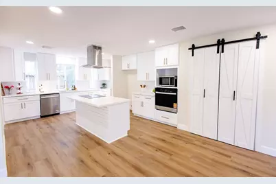 1023 Cragmore Drive, Seabrook, TX 77586 - Photo 5