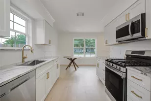 9822 Thorn St, Houston, TX 77078 - Photo 17