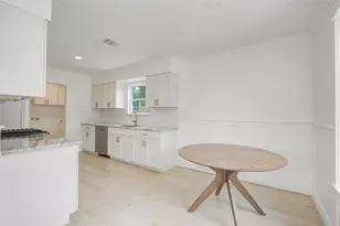 9822 Thorn St, Houston, TX 77078 - Photo 11