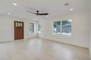 9822 Thorn St, Houston, TX 77078 - Photo 9