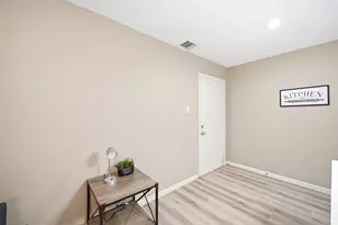 8206 Bassett St, Houston, TX 77051 - Photo 17