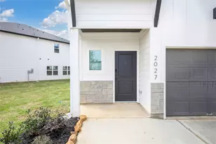 1993 Longmire Villas Ct, Conroe, TX 77304 - Photo 3