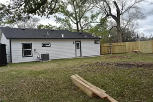 204 Texas, Daisetta, TX 77533 - Photo 21