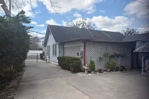 817 S Main St, Highlands, TX 77562 - Photo 3