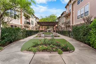 1045 W 22nd St, Houston, TX 77008 - Photo 5