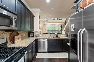 1045 W 22nd St, Houston, TX 77008 - Photo 13