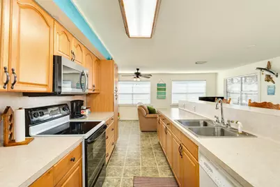 1331 Private Road 652, Sargent, TX 77414 - Photo 7