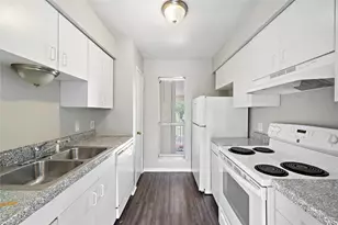 2202 16th Ave N, Texas City, TX 77590 - Photo 1