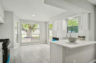 902 Essex Dr, Friendswood, TX 77546 - Photo 11