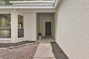 902 Essex Dr, Friendswood, TX 77546 - Photo 3