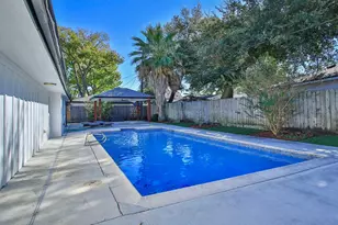 10611 Deerwood Rd, Houston, TX 77042 - Photo 43