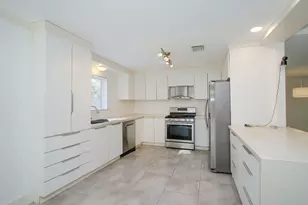 10611 Deerwood Rd, Houston, TX 77042 - Photo 17