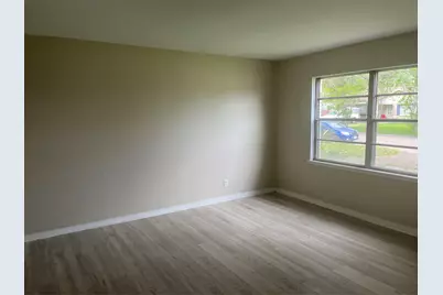 423 W Troy Road, Houston, TX 77091 - Photo 7