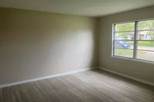 423 W Troy Rd, Houston, TX 77091 - Photo 7