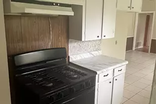 423 W Troy Rd, Houston, TX 77091 - Photo 5