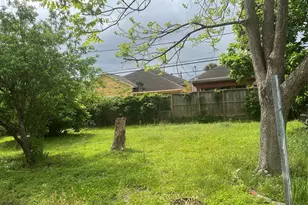 423 W Troy Rd, Houston, TX 77091 - Photo 9